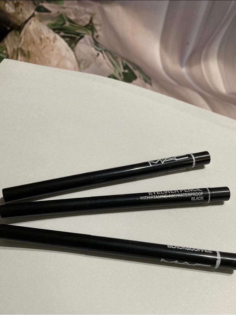 MAC Cosmetics Black Retractable 3 Eyeliner Pencil - Picture 2 of 5